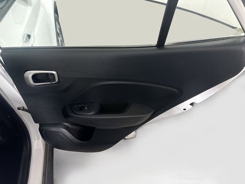 Used 2025 Hyundai Venue SEL FWD image 29