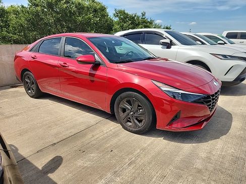 Used 2022 Hyundai Elantra SEL image 1