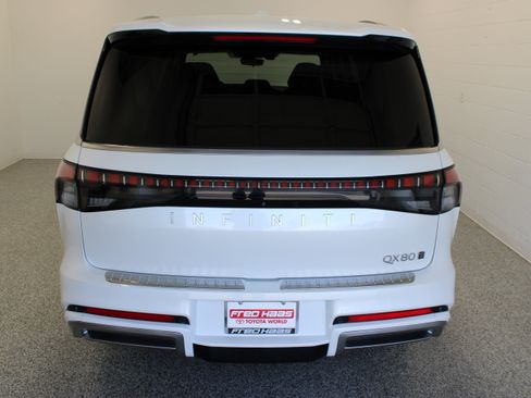 Used 2025 INFINITI QX80 Sensory AWD/4WD image 8