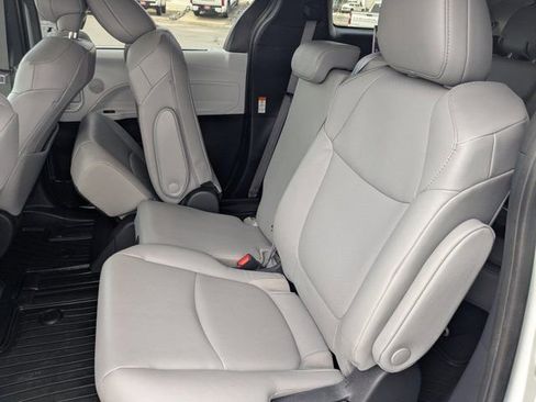 Used 2025 Toyota Sienna XLE FWD image 14