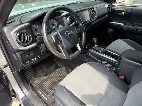 Used 2020 Toyota Tacoma TRD Off-Road w/ Technology Package AWD/4WD image 2