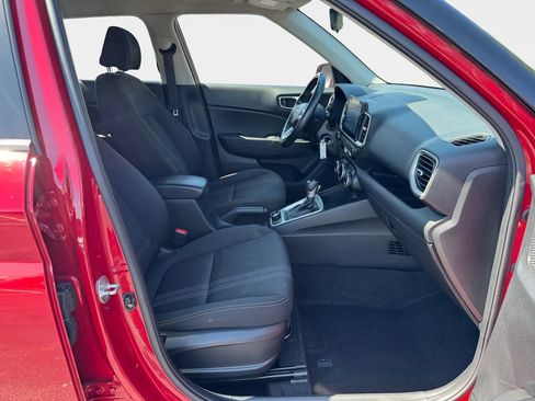 Used 2021 Hyundai Venue SEL image 19