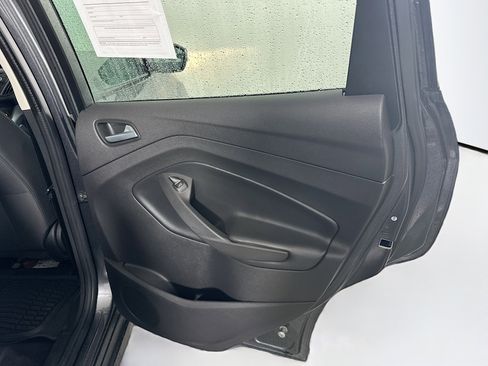 Used 2017 Ford C-MAX SE image 27