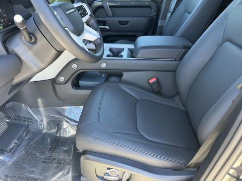 New 2026 Land Rover Defender 130 X-Dynamic SE AWD/4WD image 13