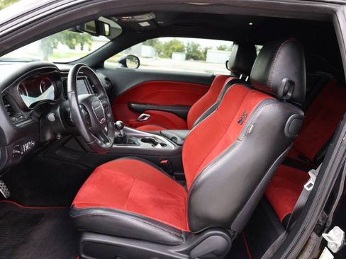 Used 2018 Dodge Challenger R/T Scat Pack RWD image 13