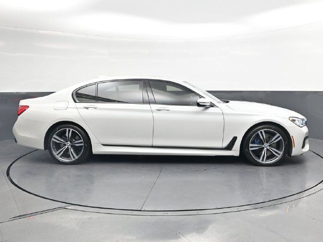 Used 2019 BMW 750i xDrive w/ Executive Package AWD/4WD image 3