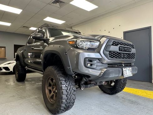 Used 2016 Toyota Tacoma TRD Sport image 4