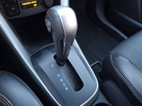 Used 2022 Chevrolet Trax LT w/ LT Convenience Package image 19