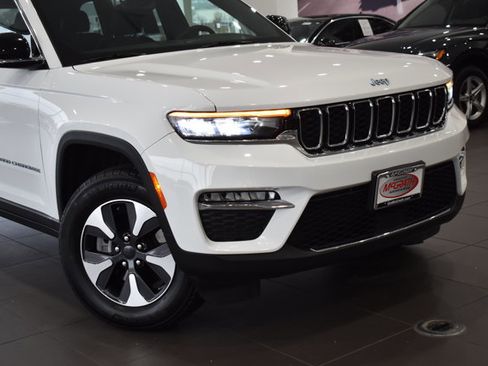 Used 2024 Jeep Grand Cherokee Limited 4xe image 3