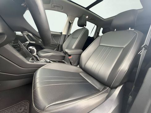 Used 2022 Volkswagen Tiguan SE w/ Panoramic Sunroof Package AWD/4WD image 13