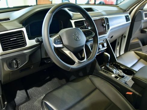 Used 2022 Volkswagen Atlas SE w/ Panoramic Sunroof Package AWD/4WD image 12