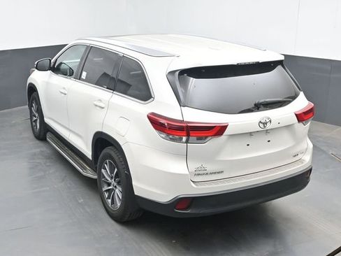Used 2019 Toyota Highlander XLE w/ Carpet Mat Package (TMS) AWD/4WD image 23