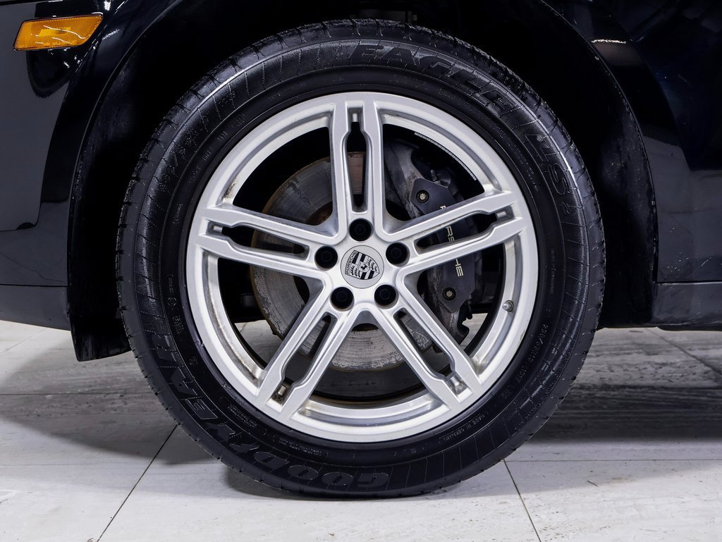 Certified 2025 Porsche Macan AWD/4WD image 23