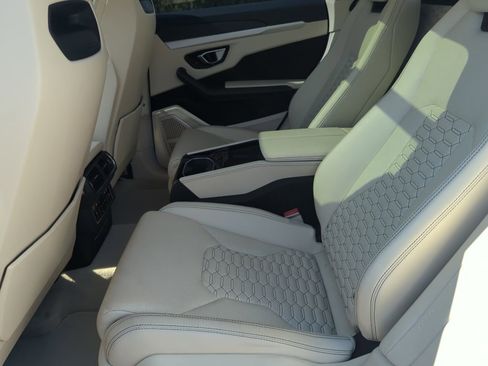 Used 2020 Lamborghini Urus image 17