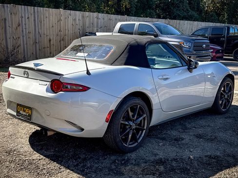 Used 2017 MAZDA MX-5 Miata Club image 11