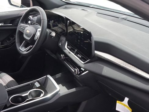 New 2025 Chevrolet Equinox LT w/ Safety and Technology Package image 30