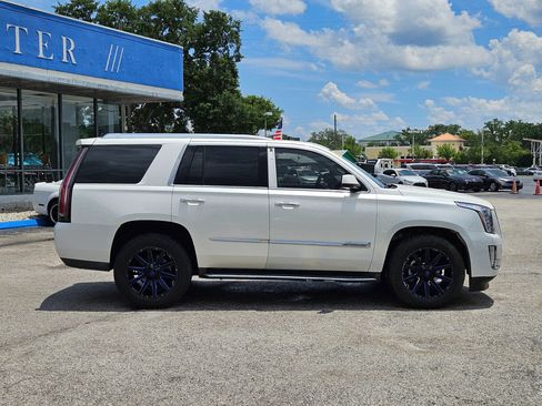 Used 2015 Cadillac Escalade Luxury AWD/4WD image 9