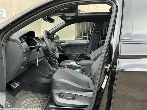 Used 2022 Volkswagen Tiguan SE R-Line FWD image 8