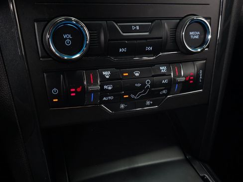 Used 2018 Ford Explorer XLT w/ Equipment Group 202A image 26