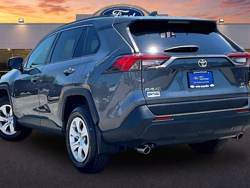 Used 2021 Toyota RAV4 LE AWD/4WD image 2