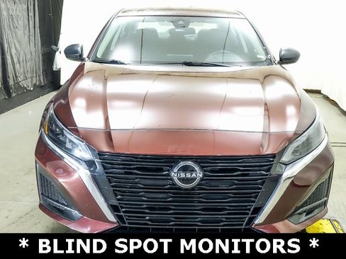 Used 2024 Nissan Altima 2.5 SV image 3