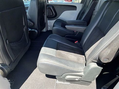 Used 2017 Dodge Grand Caravan SXT FWD image 14
