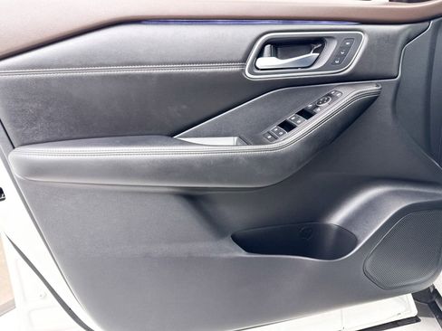 Used 2023 Nissan Rogue Platinum image 28