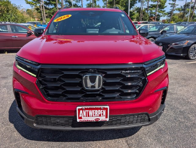 Used 2025 Honda Pilot Black Edition image 8