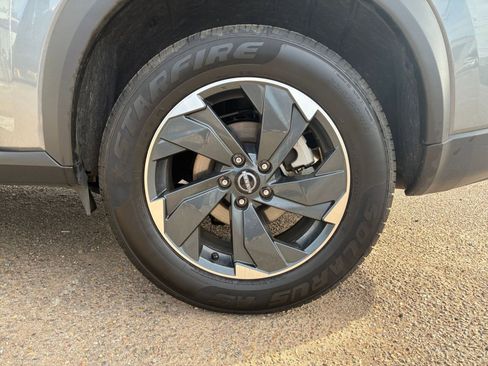 Used 2025 Nissan Rogue SV image 32