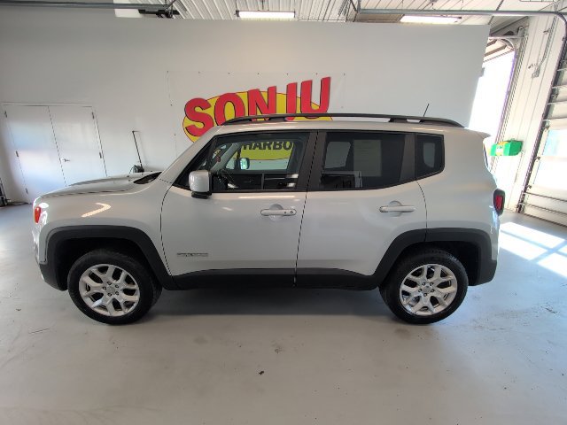 Used 2018 Jeep Renegade Latitude w/ Cold Weather Group AWD/4WD image 2