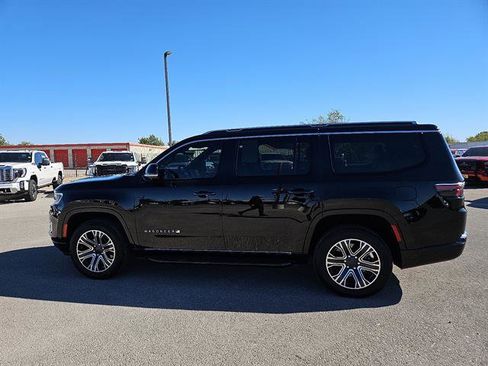 Used 2024 Jeep Wagoneer Series II w/ Convenience Group I image 2