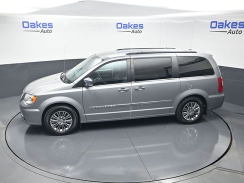 Used 2013 Chrysler Town & Country Touring-L w/ Driver Convenience Group FWD image 48