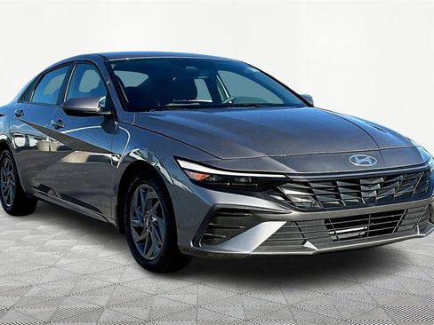 Used 2024 Hyundai Elantra SEL image 12