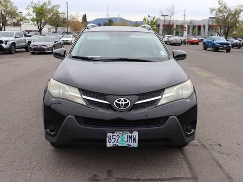 Used 2014 Toyota RAV4 LE image 2