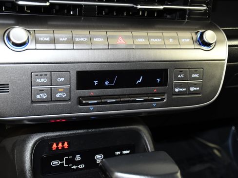 Used 2024 Hyundai Kona SEL AWD/4WD image 30
