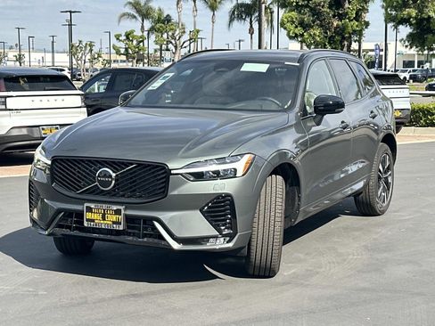 New 2026 Volvo XC60 B5 Core w/ Climate Package image 3