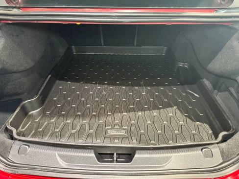 Used 2018 Jaguar XE Premium image 39