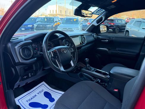 Used 2019 Toyota Tacoma TRD Off-Road image 10