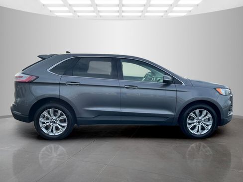 Used 2022 Ford Edge Titanium image 3