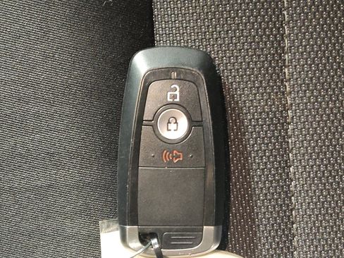 Used 2022 Ford Edge SE image 32