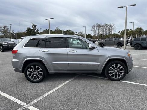 Used 2018 Jeep Grand Cherokee Overland image 2
