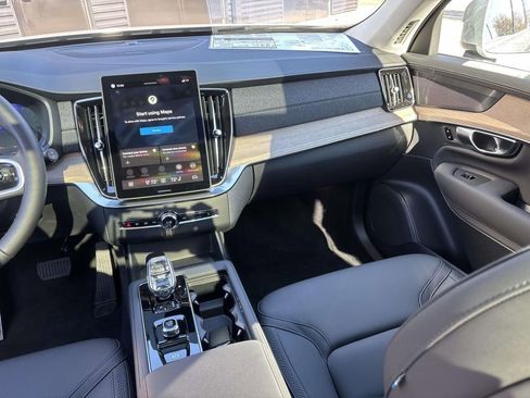 New 2026 Volvo XC90 B6 Plus w/ Protection Package Premier image 31