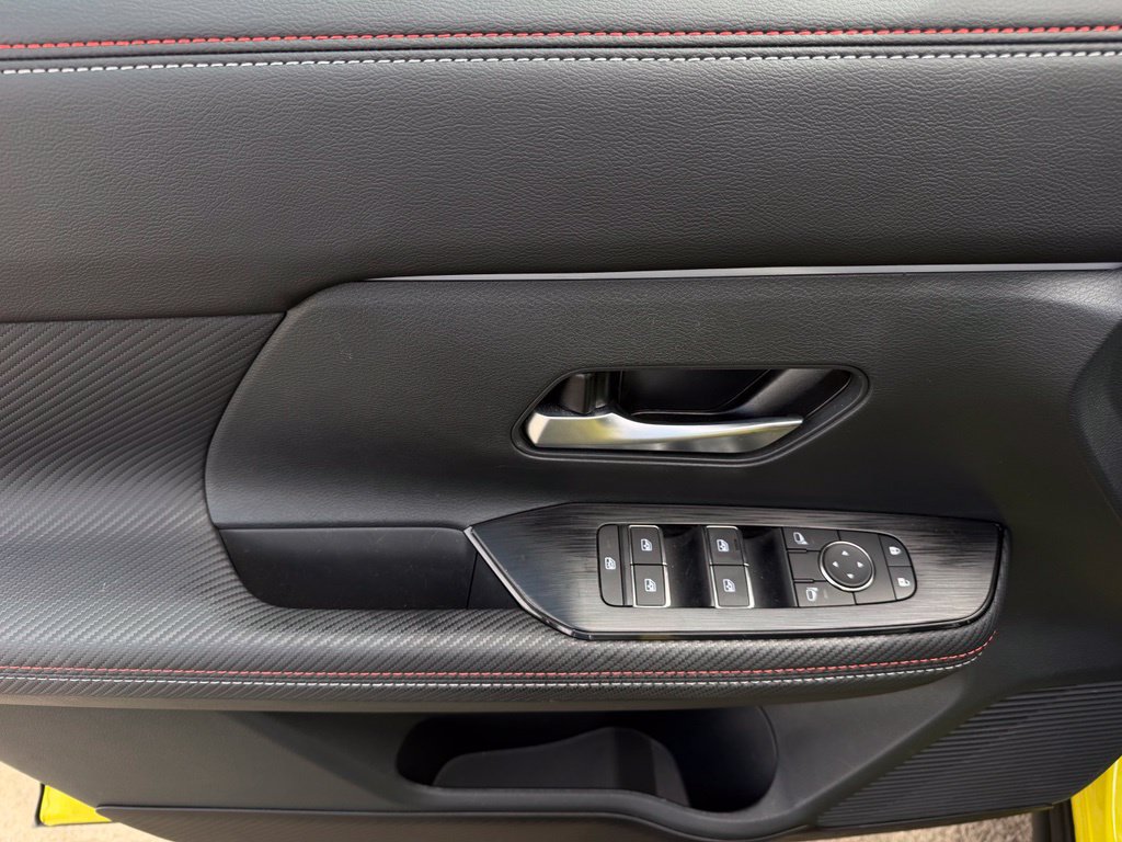 Certified 2025 Nissan Kicks SR FWD image 21