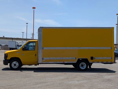 Used 2016 Ford E-350 and Econoline 350 Super Duty RWD image 4