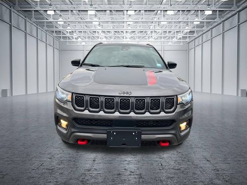 Used 2023 Jeep Compass Trailhawk AWD/4WD image 2