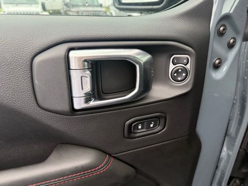 New 2025 Jeep Gladiator Rubicon w/ Convenience Group AWD/4WD image 13
