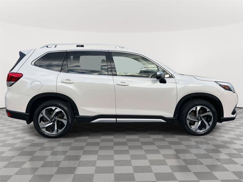 Used 2022 Subaru Forester Touring image 4