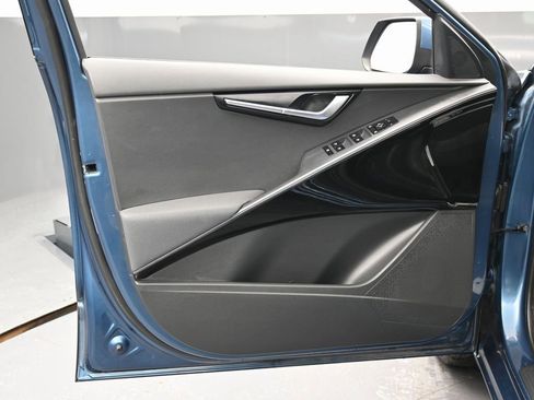 Used 2023 Kia Niro EX image 39