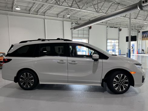 New 2026 Honda Odyssey Elite image 2