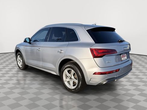 Used 2023 Audi Q5 2.0T Premium w/ Convenience Package image 4